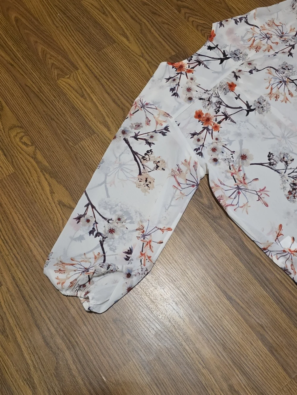 H&M Size 6 Cherry Blossom Floral Button Down Blouse Flowy Lightweight Top D79 - Picture 8 of 9
